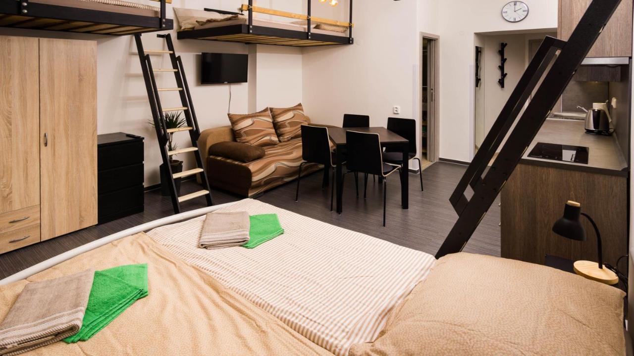 Flying Bed Apartment Close To Prague Castle And Airport Exterior foto