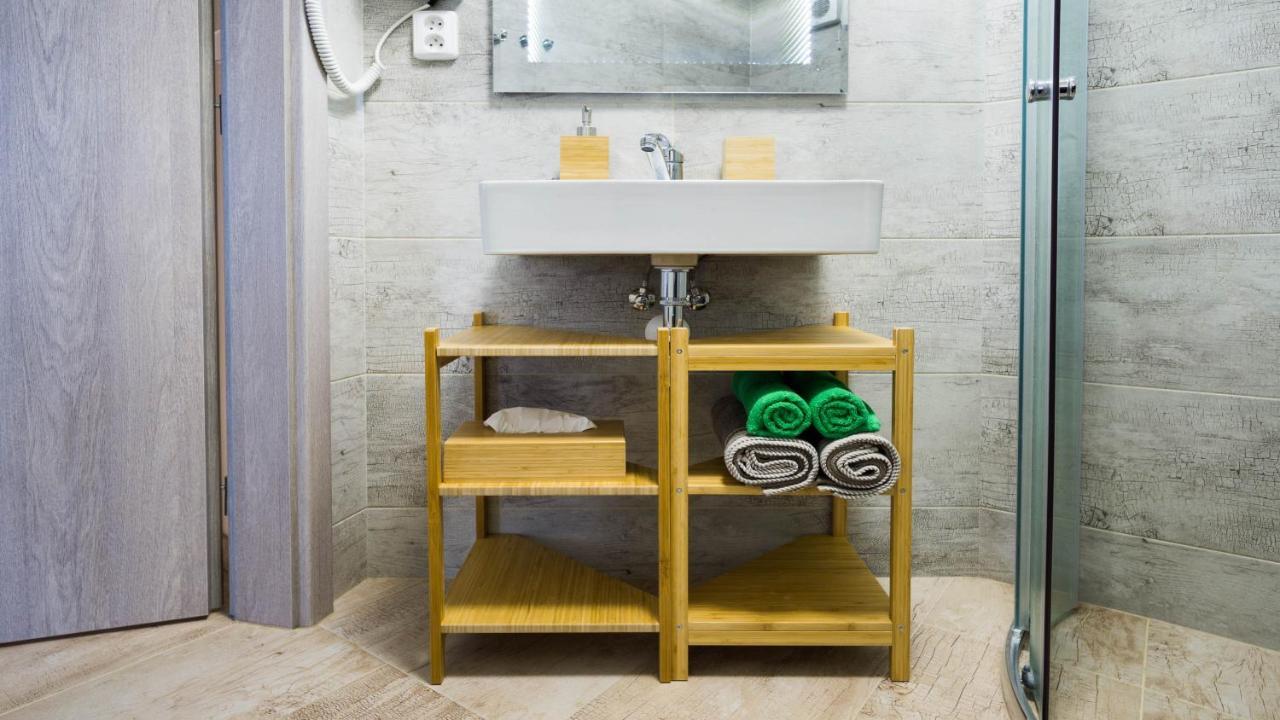 Flying Bed Apartment Close To Prague Castle And Airport Exterior foto