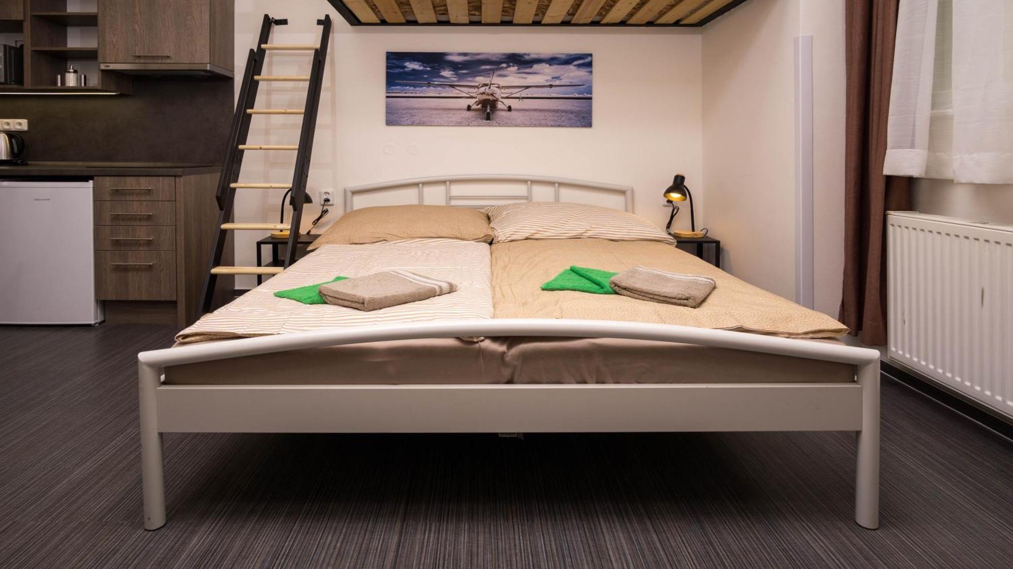 Flying Bed Apartment Close To Prague Castle And Airport Habitación foto